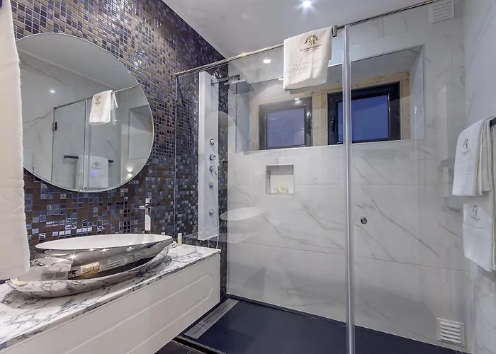 Mariazinha Charming 2*